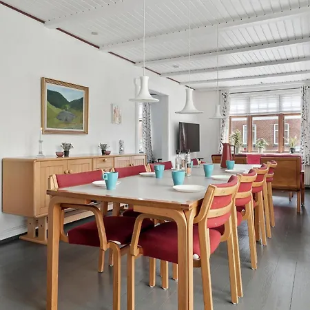 5 Bedroom Cozy In