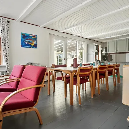 5 Bedroom Cozy In Prázdninový dům