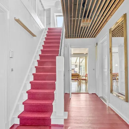 5 Bedroom Gorgeous In *